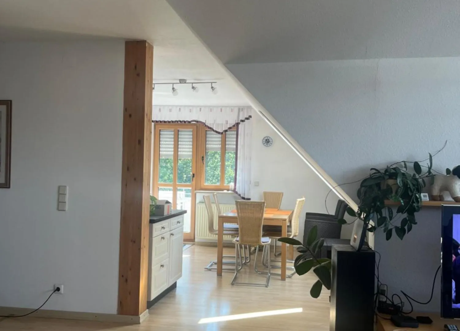 Homestay Sonniges Dachzimmer Feucht
